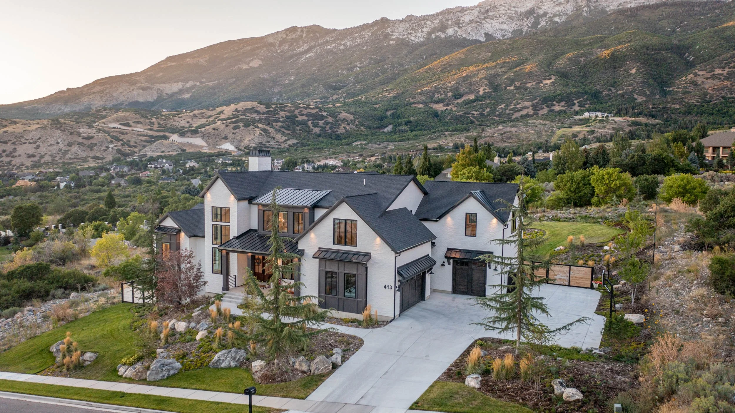 Luxury Mountain Farmhouse, Exterior Visualization — slide 2