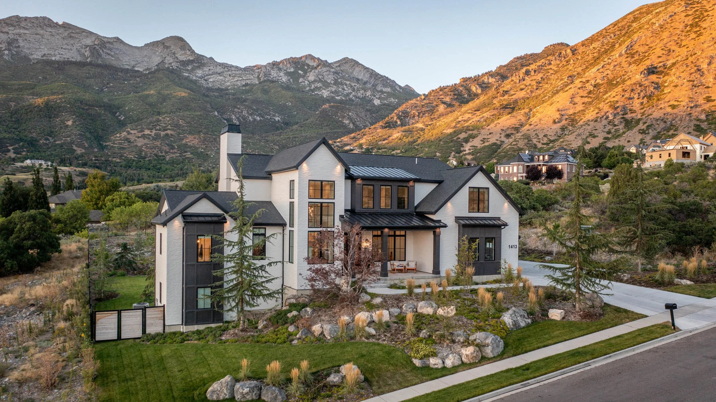 Luxury Mountain Farmhouse, Exterior Visualization — slide 3